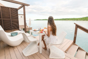 Frühstück am Bungalow