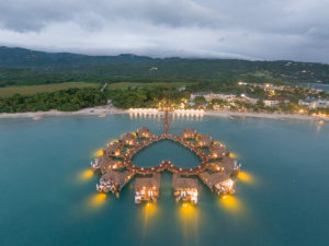 Anlage am Abend beleuchtet